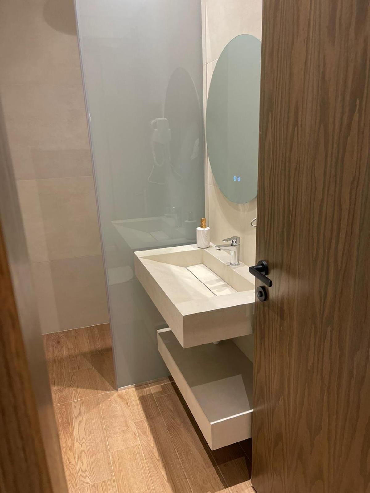 Dia Mare Deluxe Aparthotel Vlore Exterior photo
