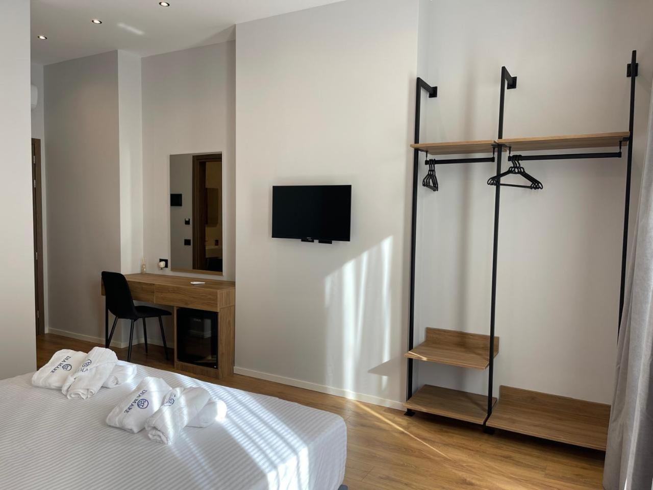 Dia Mare Deluxe Aparthotel Vlore Exterior photo